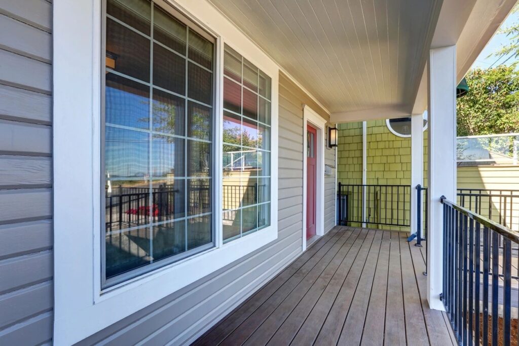 Cleaning exterior residential windows